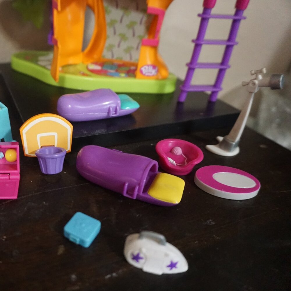 Mattel Polly Pocket Pollyvilla Magnetic Treehouse & Game room Garage - Picture 9 of 11